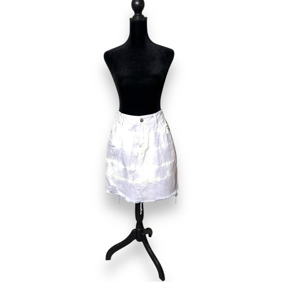 PTCL NWT Chic Lilac and White Tie-dye Denim Distressed Mini Skirt Waist Size 32 - Picture 4 of 16